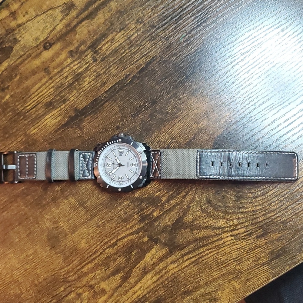 Discontinued Citizen Watch in good condition! Weekender Camo style!